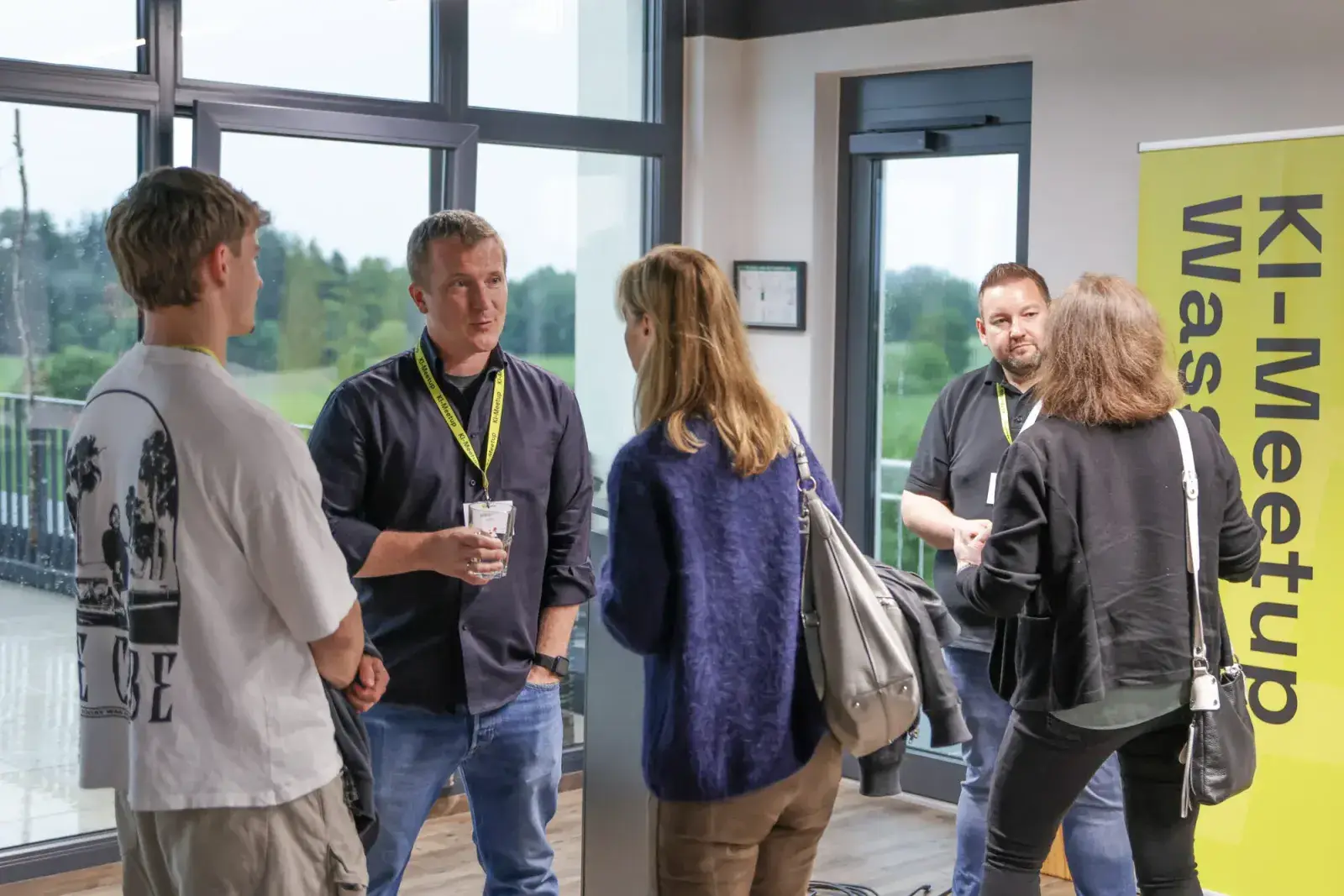 Networking-Runde mit Teilnehmenden aus Handel, Agenturen und Verbänden