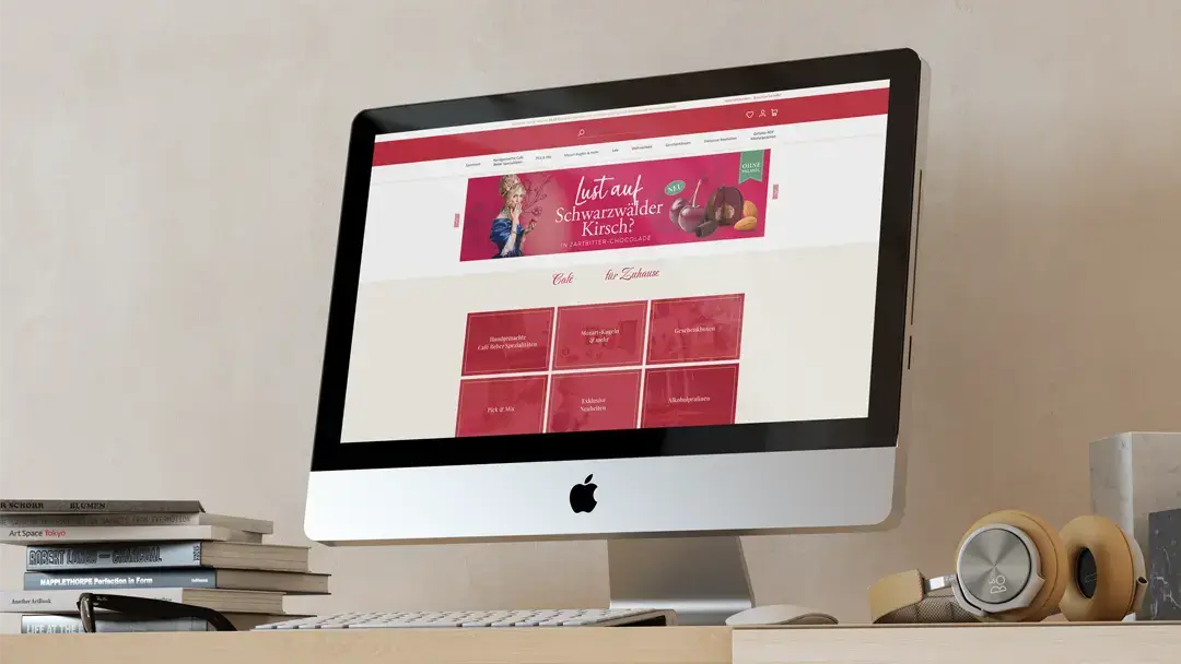 Website eines Lebensmittelherstellers auf einem Desktop-Monitor