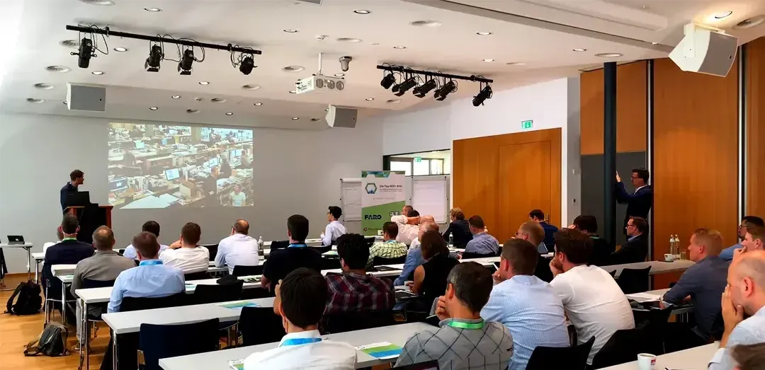Standbild aus dem Event-Video: Publikum folgt einem Vortrag bei On Top With BIM 2019