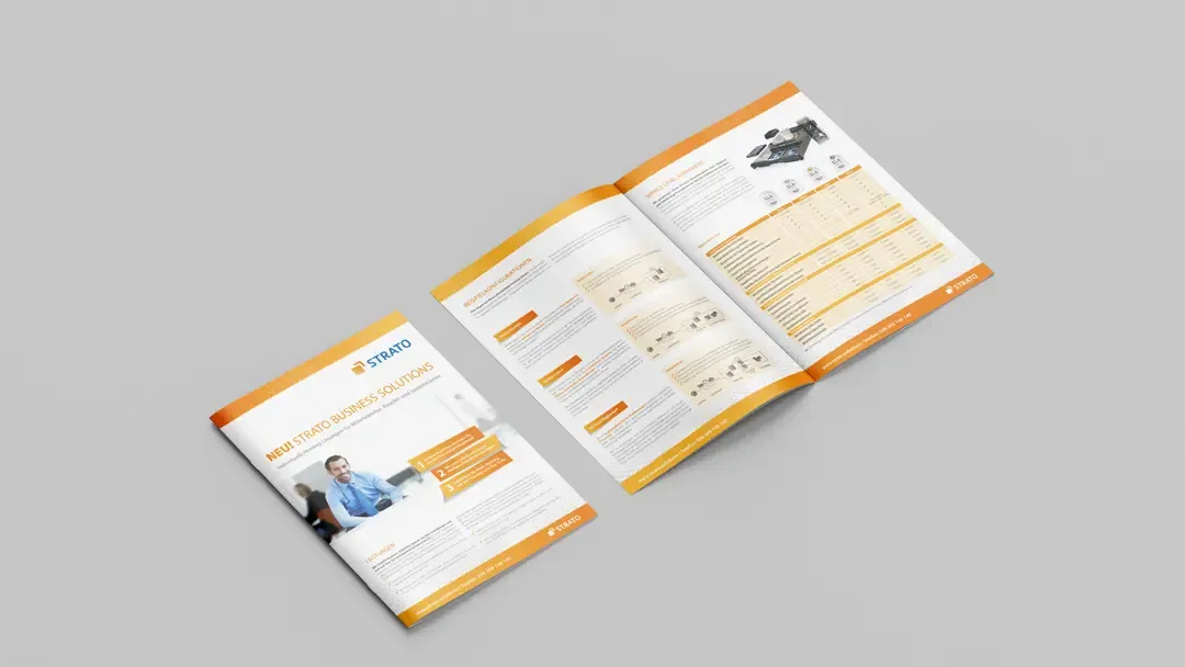 Aufgeschlagene vierseitige Broschüre von STRATO Business Solutions mit Produktübersicht
